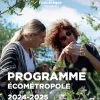 Première de couverture du programme ÉcoMétropole 2024-2025 : une foramtrice montre à une apprenante un boite loupe contenant des insectes